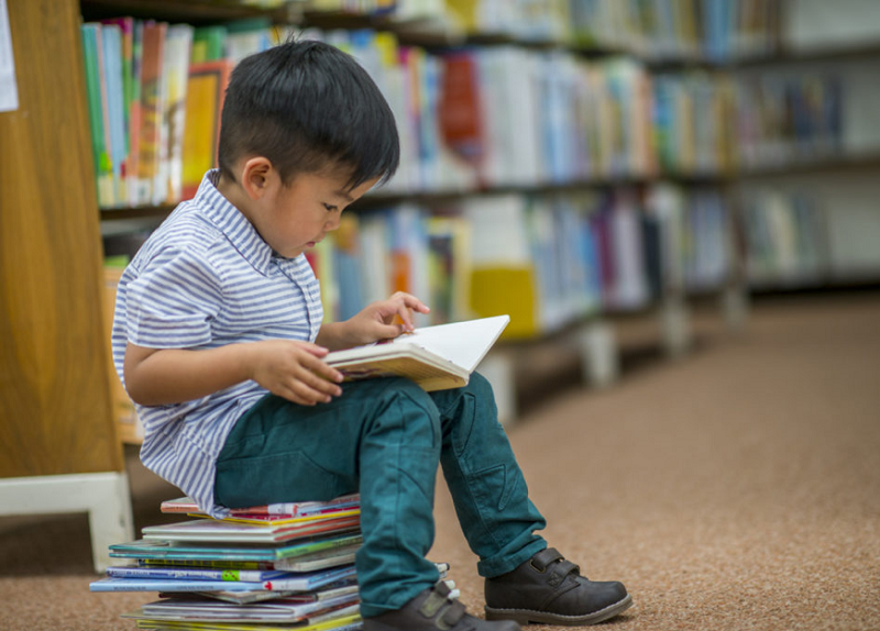10 hành động đơn giản để dạy trẻ thích đọc sách - hướng dẫn dành cho cha mẹ