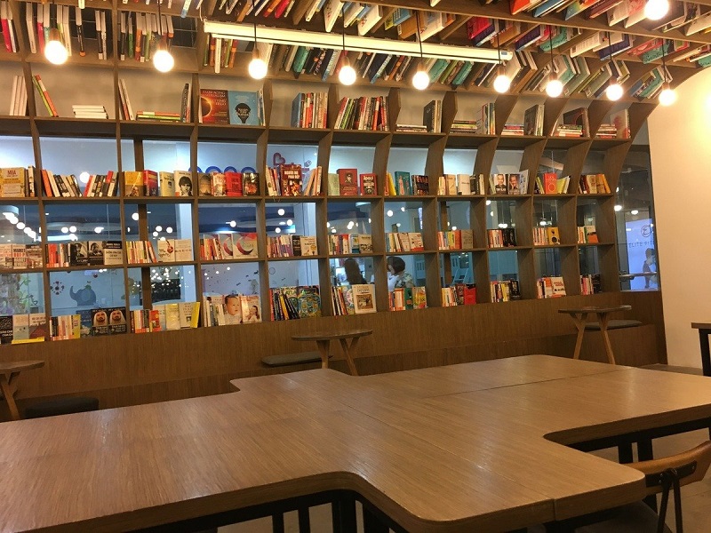 Work Café - Không gian cafe sách hiện đại, sáng tạo