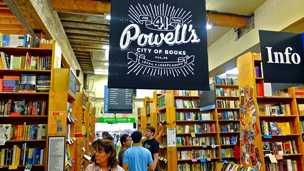 Hiệu sách Powell’s City of Books (Portland, Oregon)